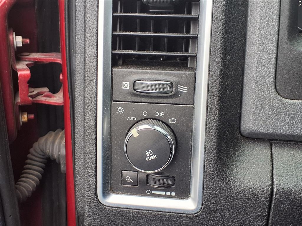 RAM 1500 4WD Quad Cab 140.5" Big Horn 2013