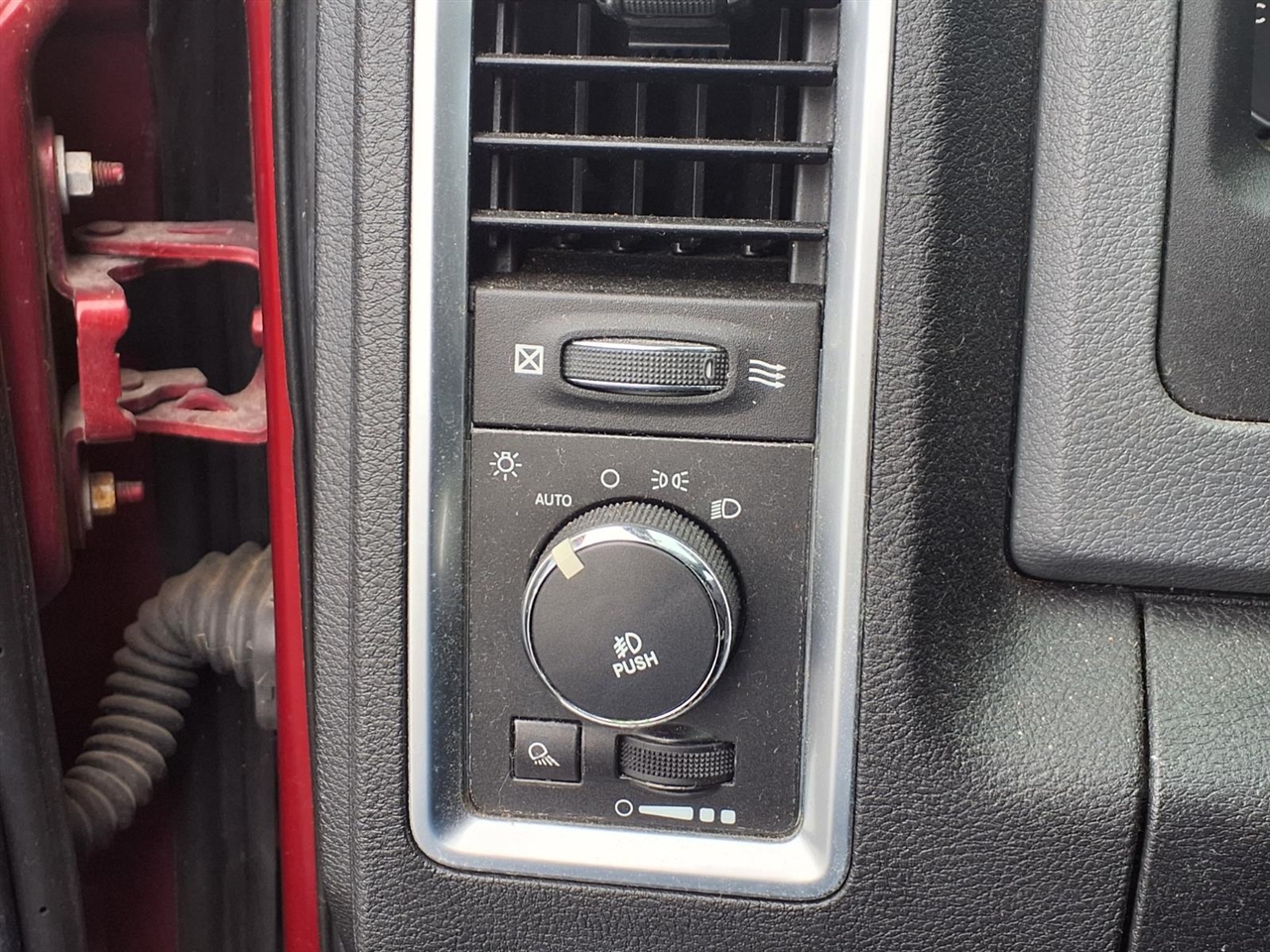 RAM 1500 4WD Quad Cab 140.5" Big Horn 2013