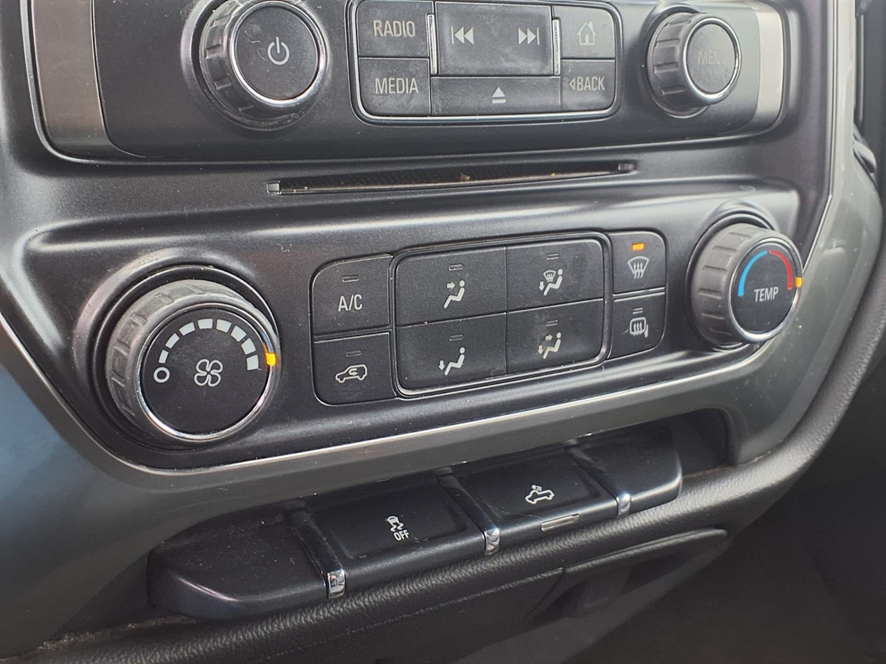 Chevrolet Silverado 1500 4WD Crew Cab 143.5" LT w/1LT 2015