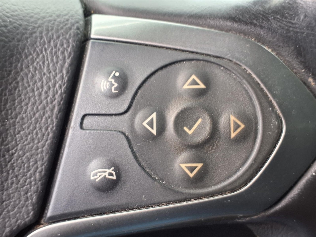 Chevrolet Silverado 1500 4WD Crew Cab 143.5" LT w/1LT 2015