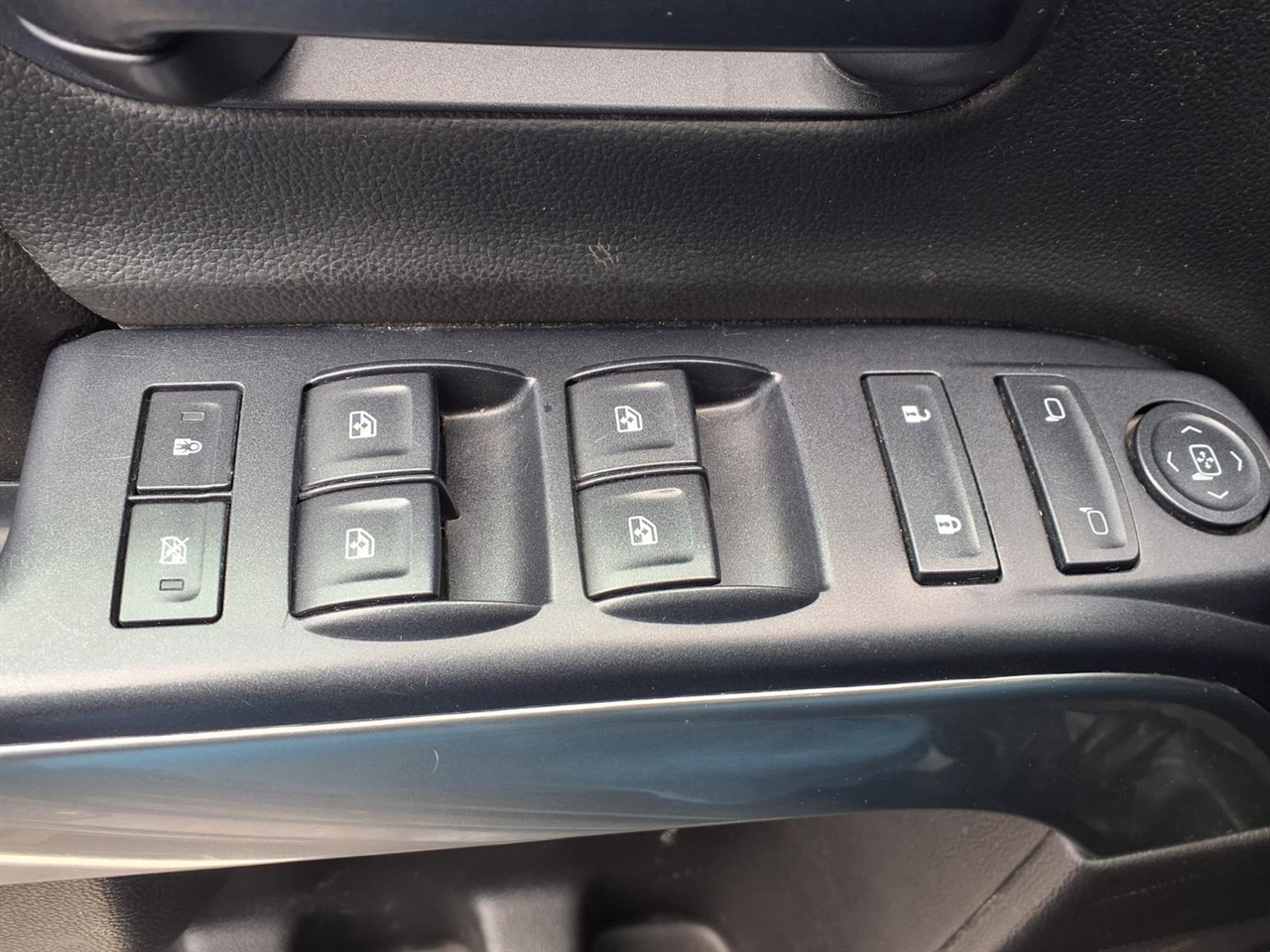 Chevrolet Silverado 1500 4WD Crew Cab 143.5" LT w/1LT 2015