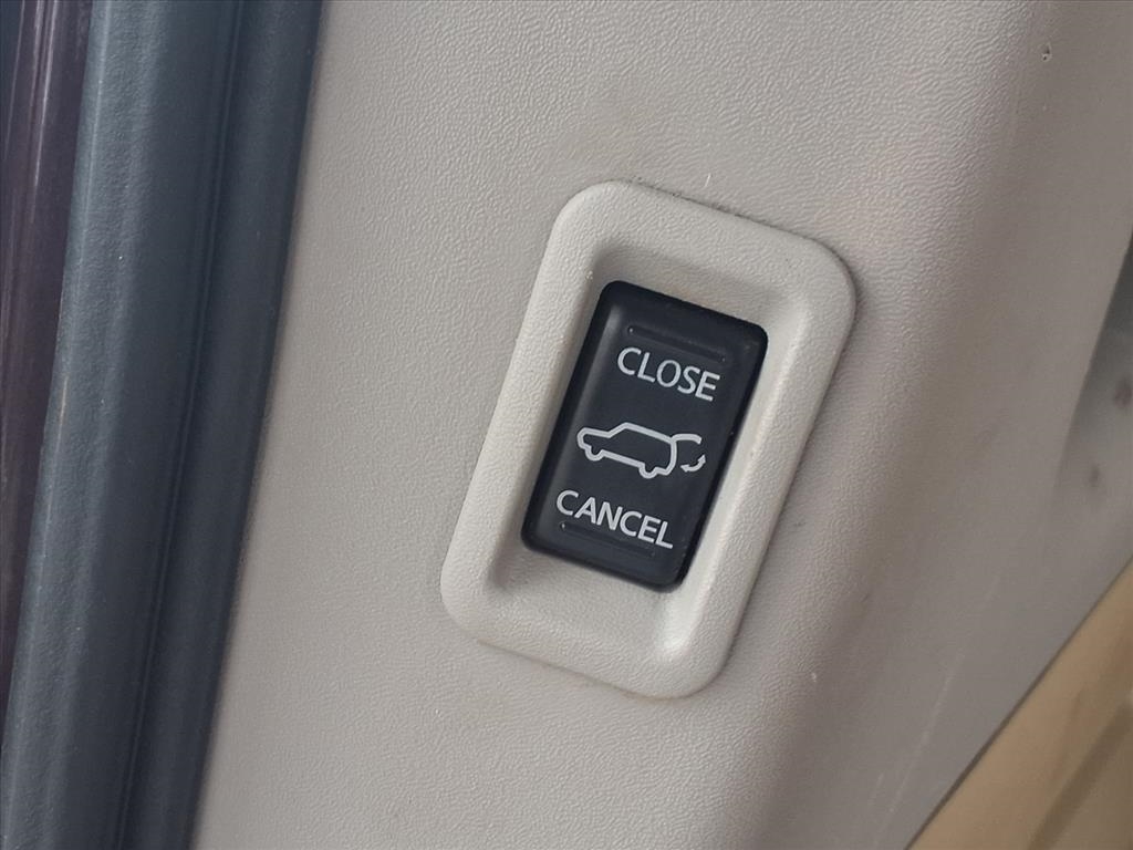 Nissan Armada 4WD 4dr Platinum 2013