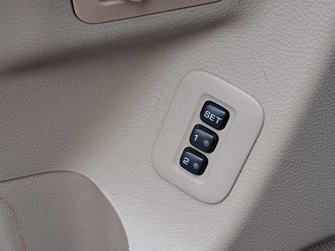 Nissan Armada 4WD 4dr Platinum 2013