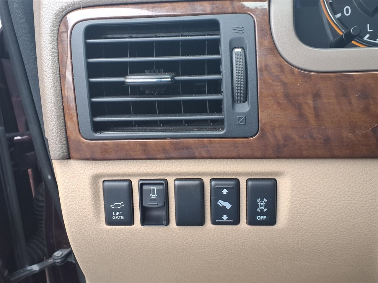 Nissan Armada 4WD 4dr Platinum 2013