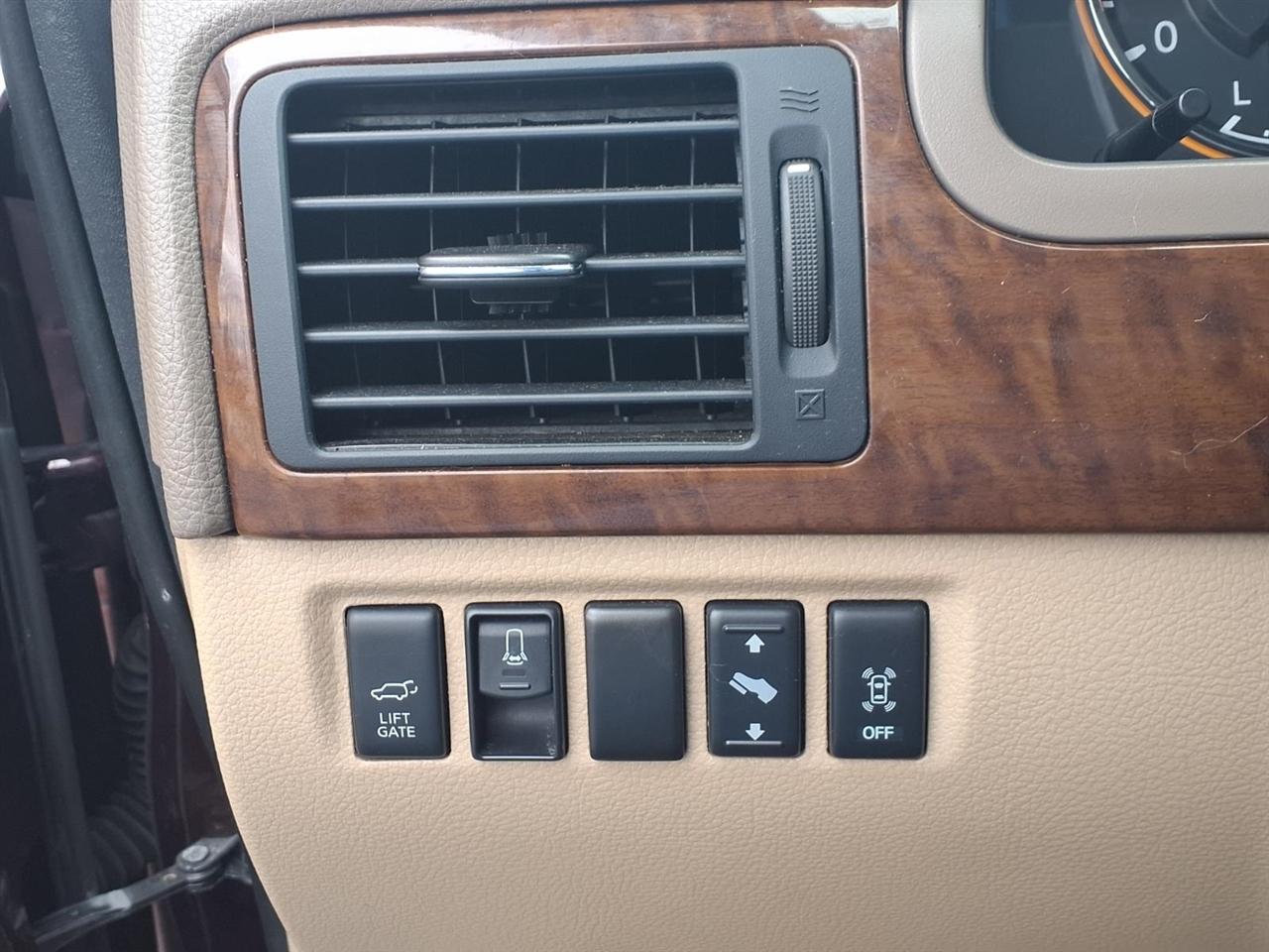 Nissan Armada 4WD 4dr Platinum 2013