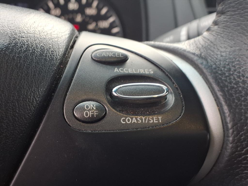 Nissan Pathfinder 2WD 4dr SL 2015