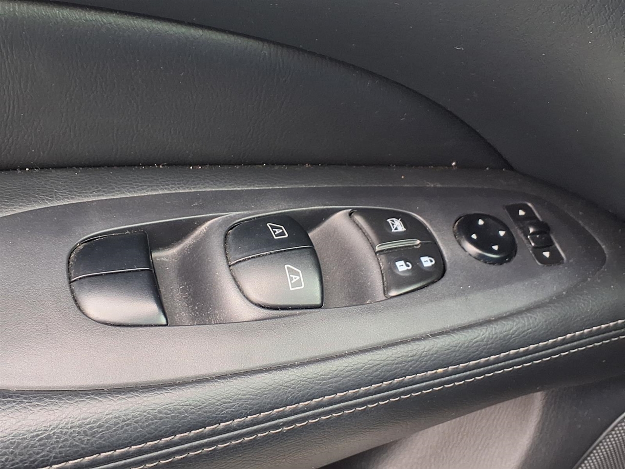 Nissan Pathfinder 2WD 4dr SL 2015