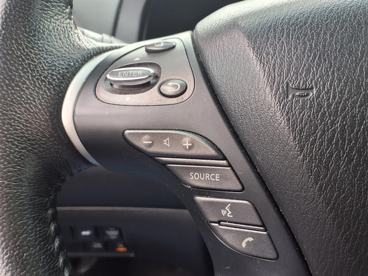 Nissan Pathfinder 2WD 4dr SL 2015