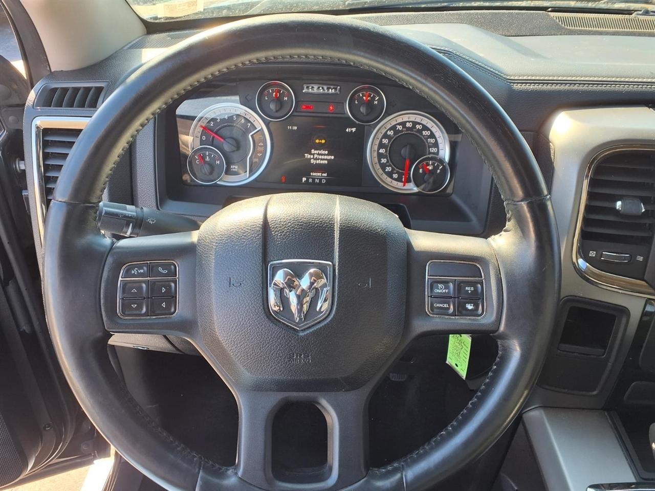 RAM 1500 2WD Crew Cab 140.5" Sport 2013