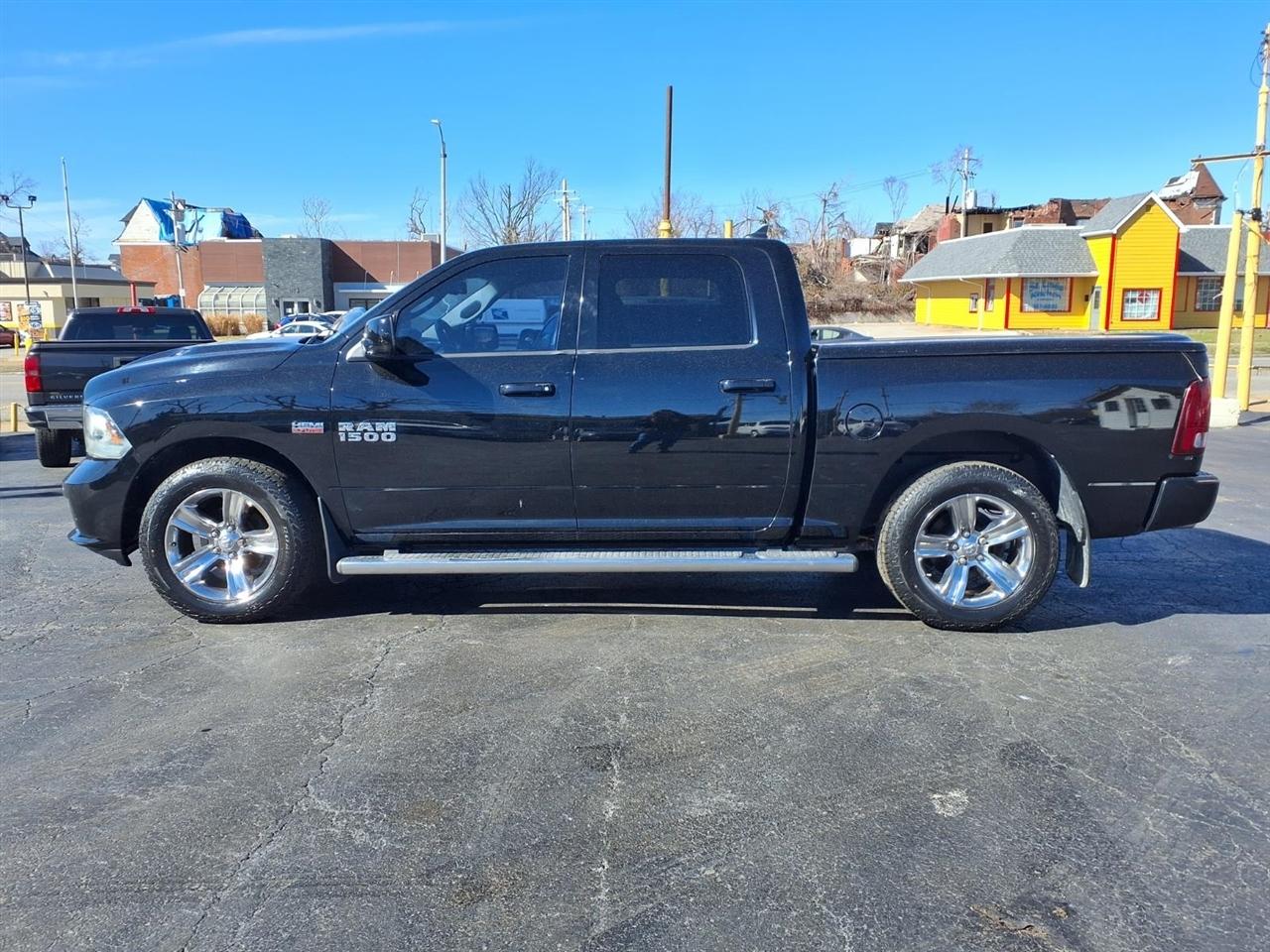 RAM 1500 2WD Crew Cab 140.5" Sport 2013