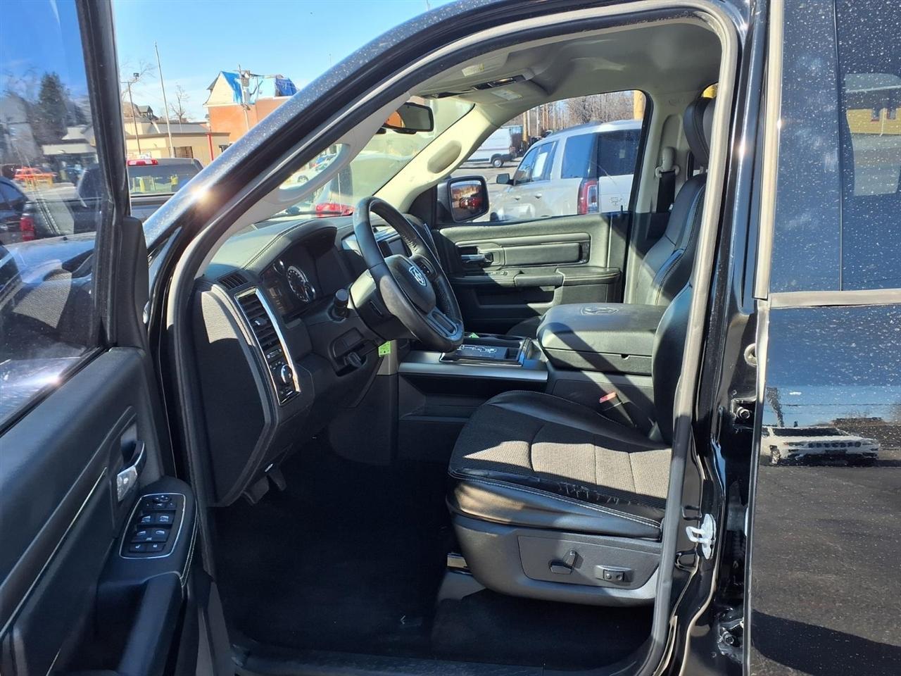 RAM 1500 2WD Crew Cab 140.5" Sport 2013