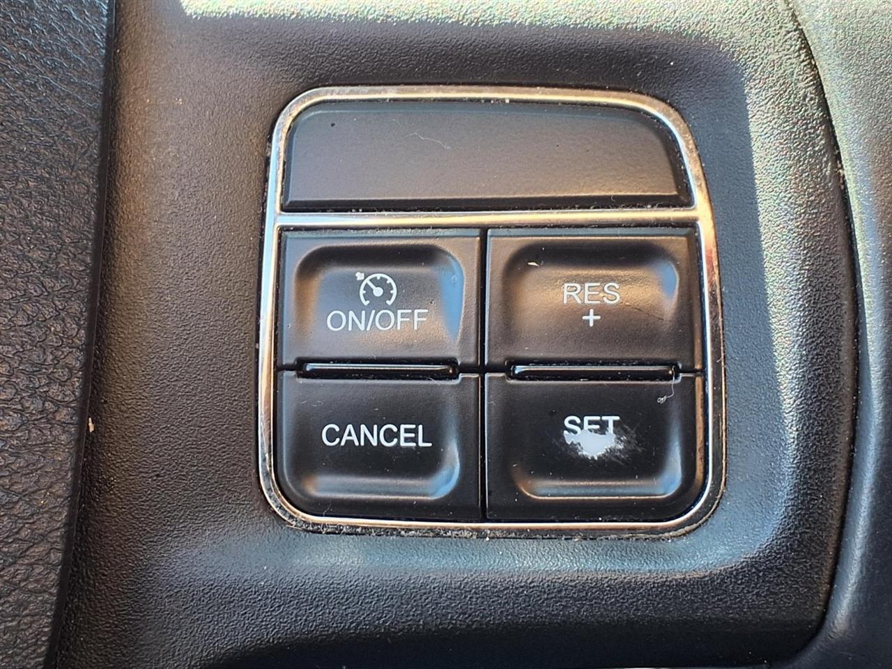 RAM 1500 2WD Crew Cab 140.5" Sport 2013