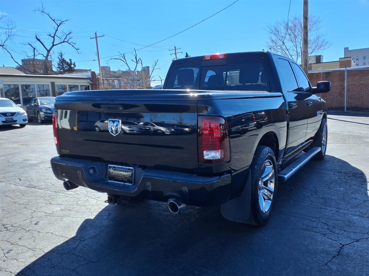 RAM 1500 2WD Crew Cab 140.5" Sport 2013