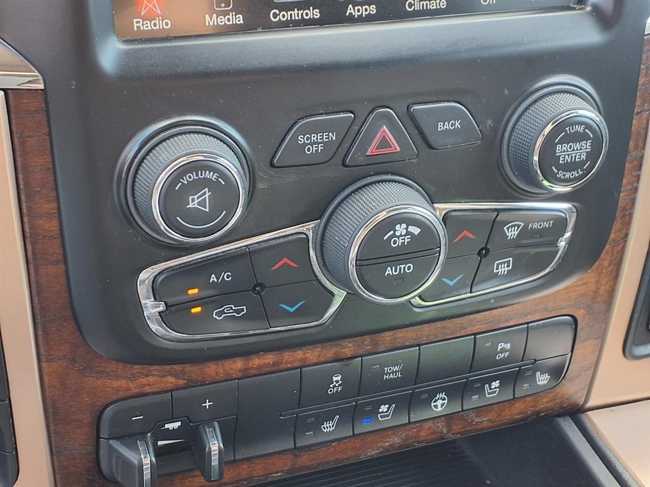 RAM 1500 4WD Crew Cab 149" Laramie Longhorn Edition 2013