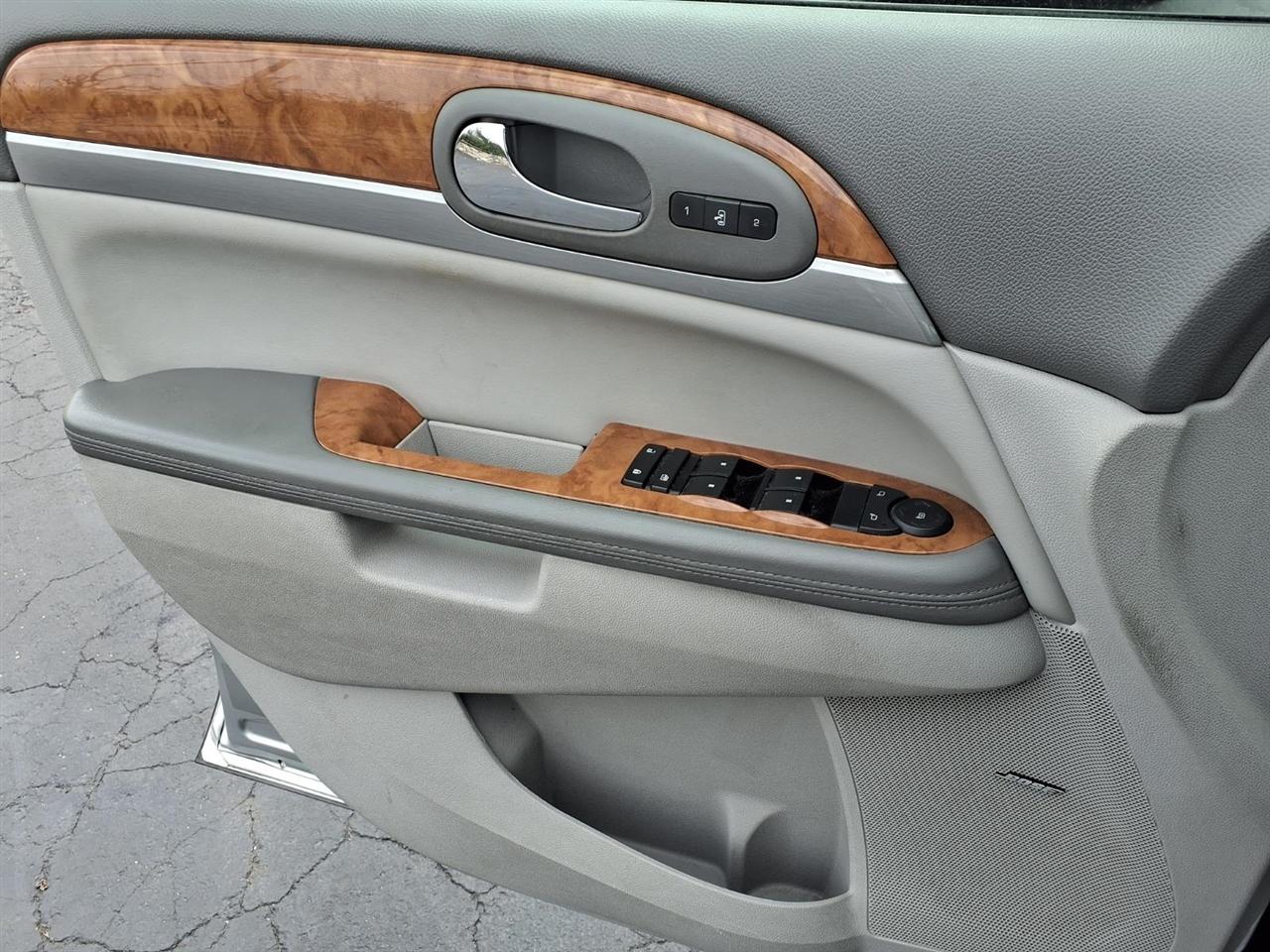 Buick Enclave FWD 4dr Leather 2012