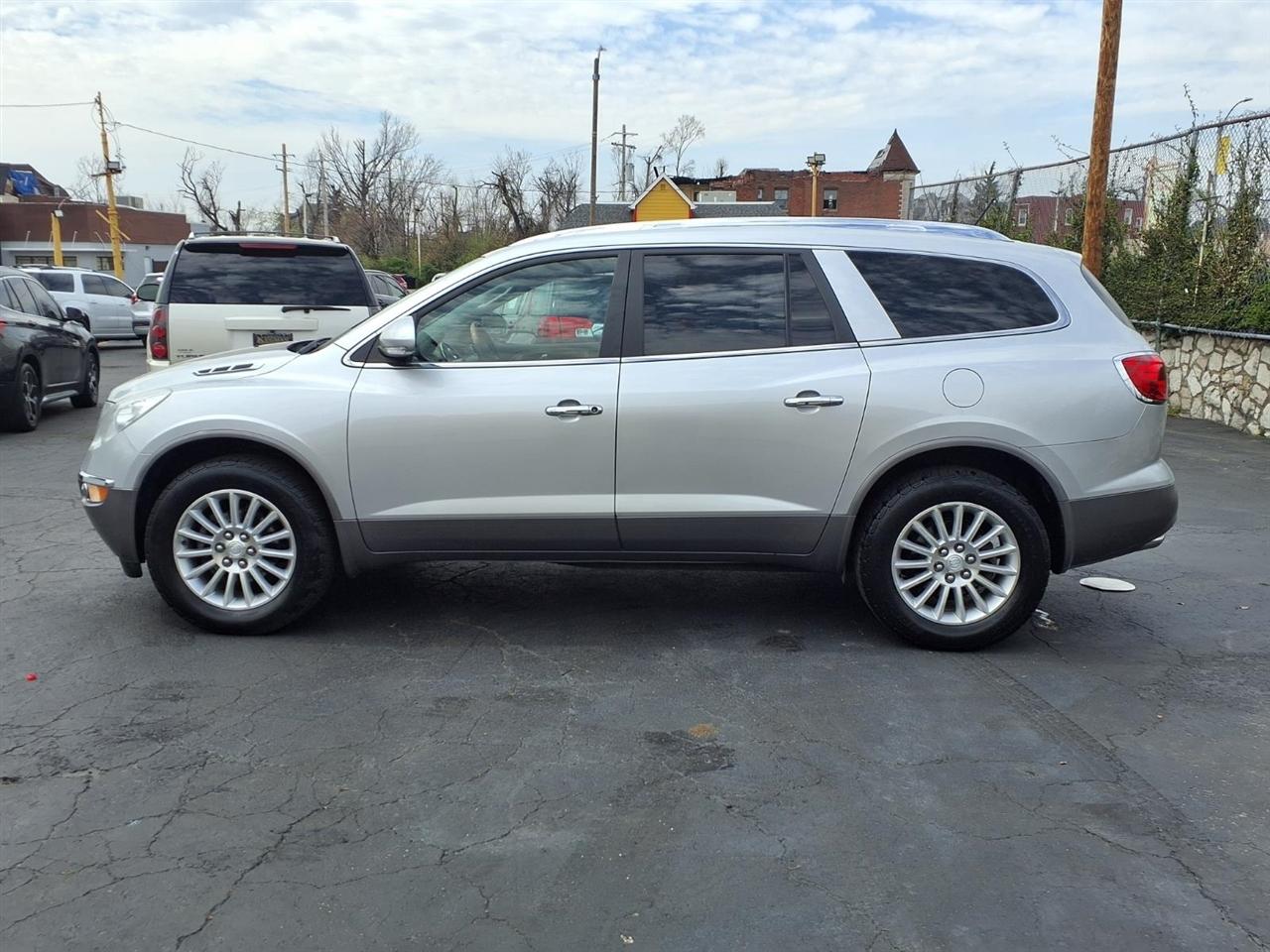 Buick Enclave FWD 4dr Leather 2012