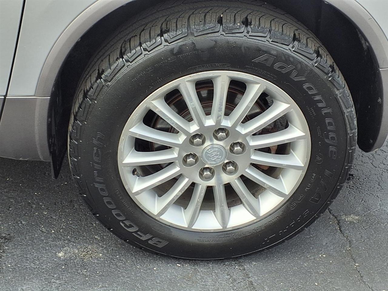 Buick Enclave FWD 4dr Leather 2012