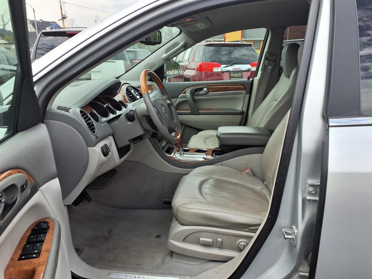 Buick Enclave FWD 4dr Leather 2012