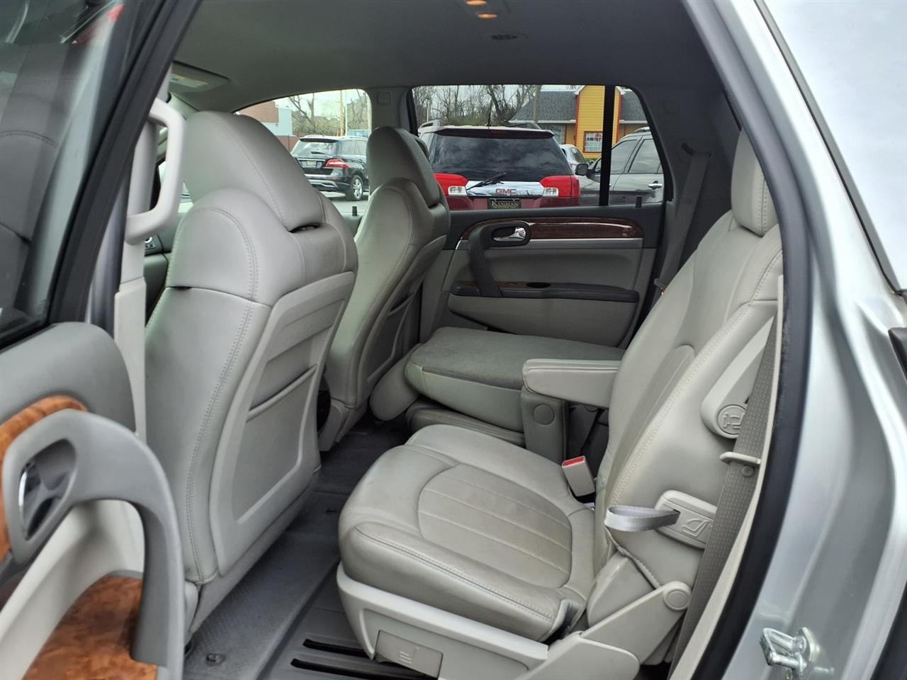 Buick Enclave FWD 4dr Leather 2012