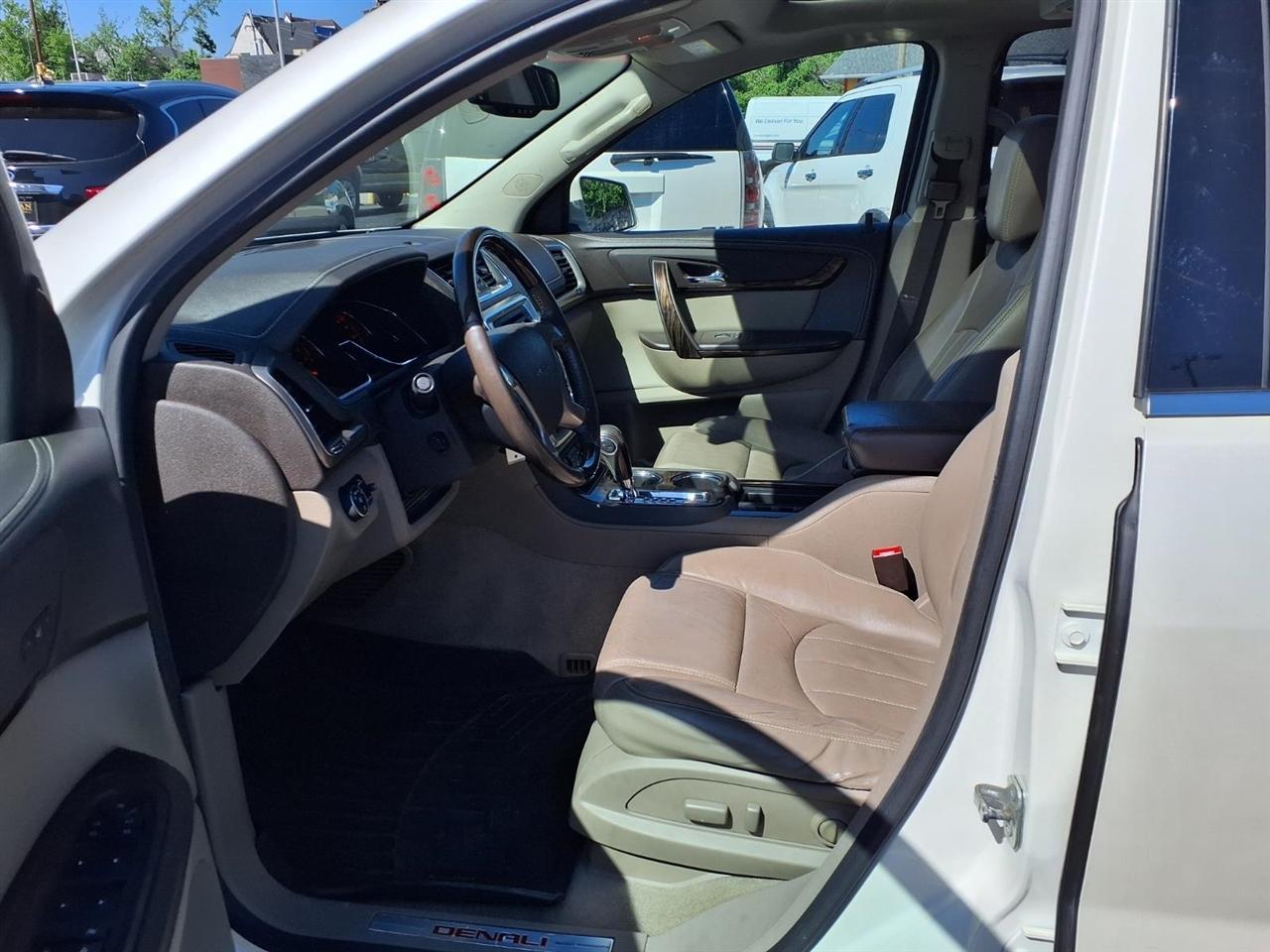 GMC Acadia AWD 4dr Denali 2015