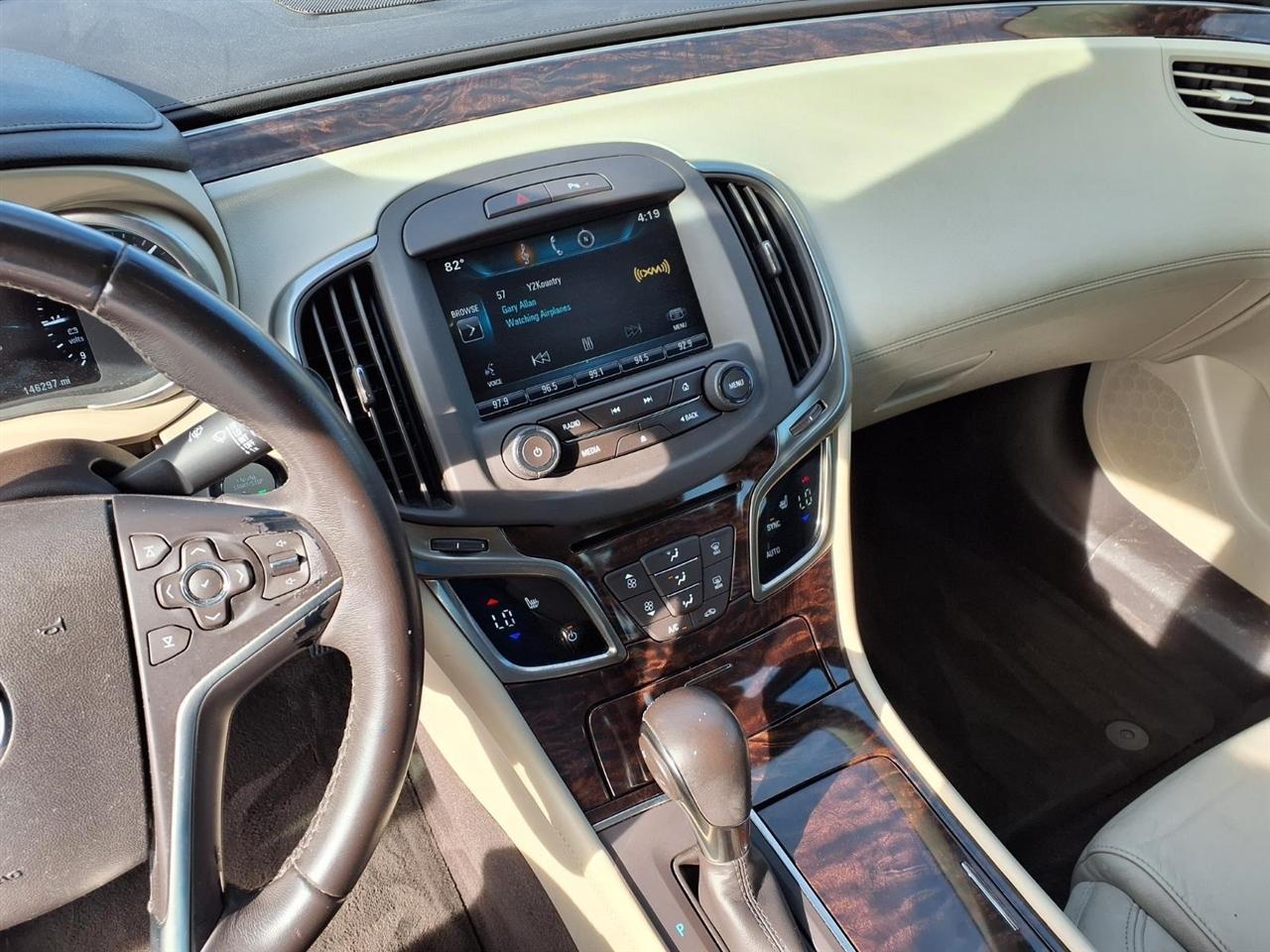 Buick LaCrosse 4dr Sdn Leather FWD 2015