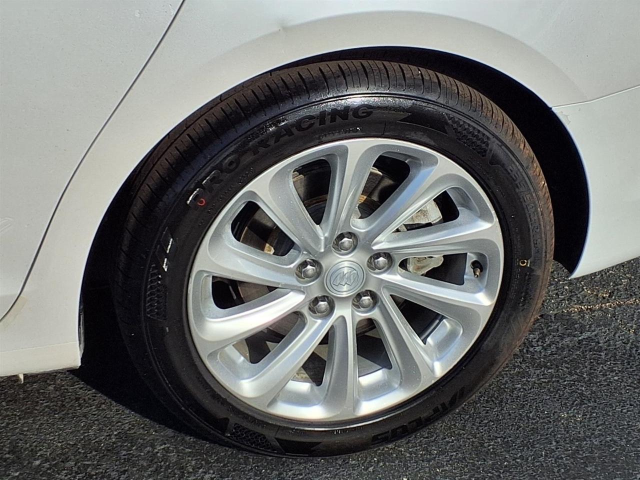 Buick LaCrosse 4dr Sdn Leather FWD 2015