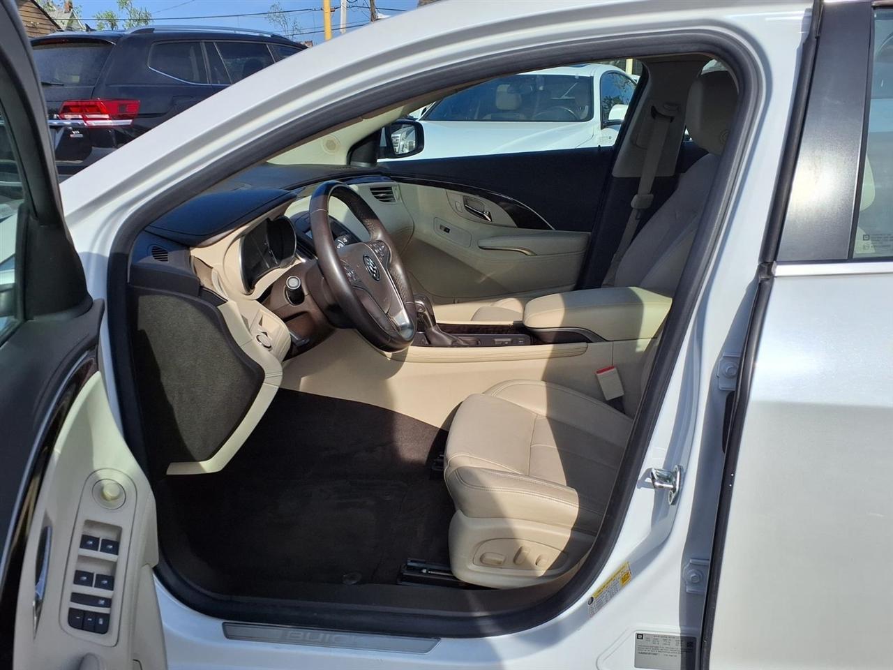 Buick LaCrosse 4dr Sdn Leather FWD 2015