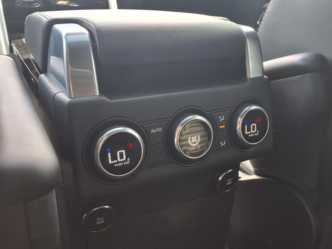 Land Rover Discovery photo 24