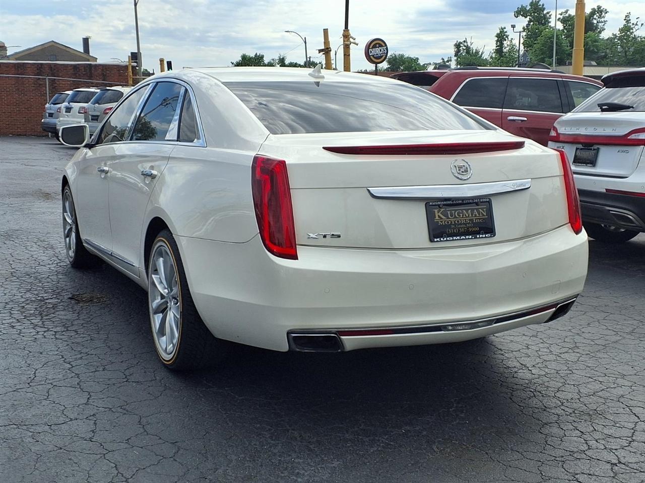Cadillac XTS 4dr Sdn Premium FWD 2013