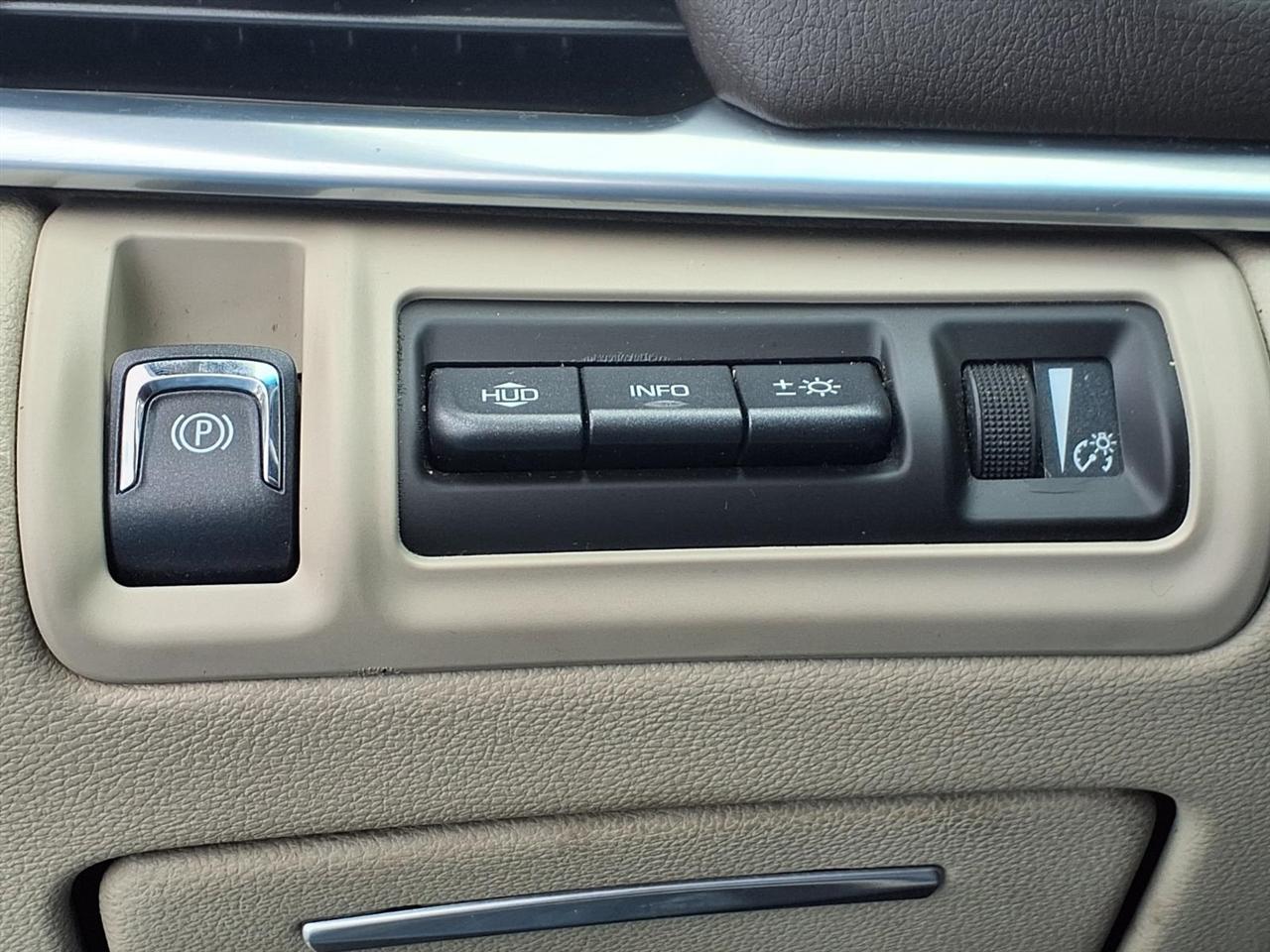 Cadillac XTS 4dr Sdn Premium FWD 2013