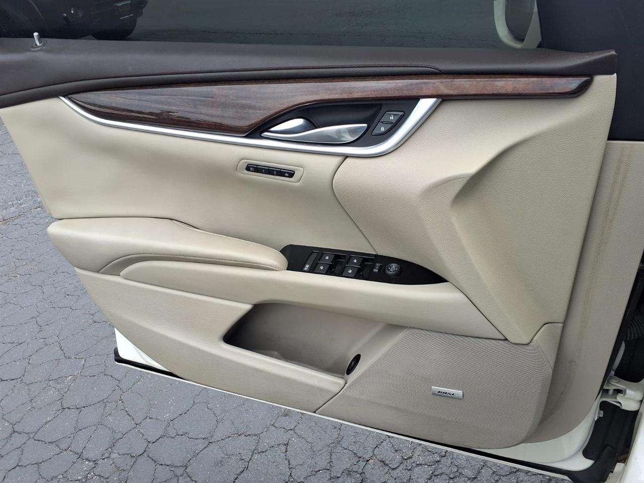 Cadillac XTS 4dr Sdn Premium FWD 2013