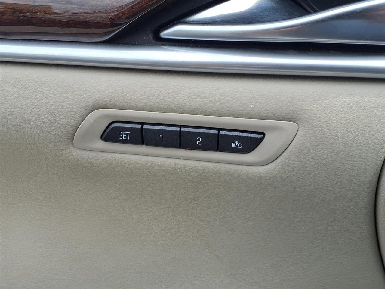 Cadillac XTS 4dr Sdn Premium FWD 2013
