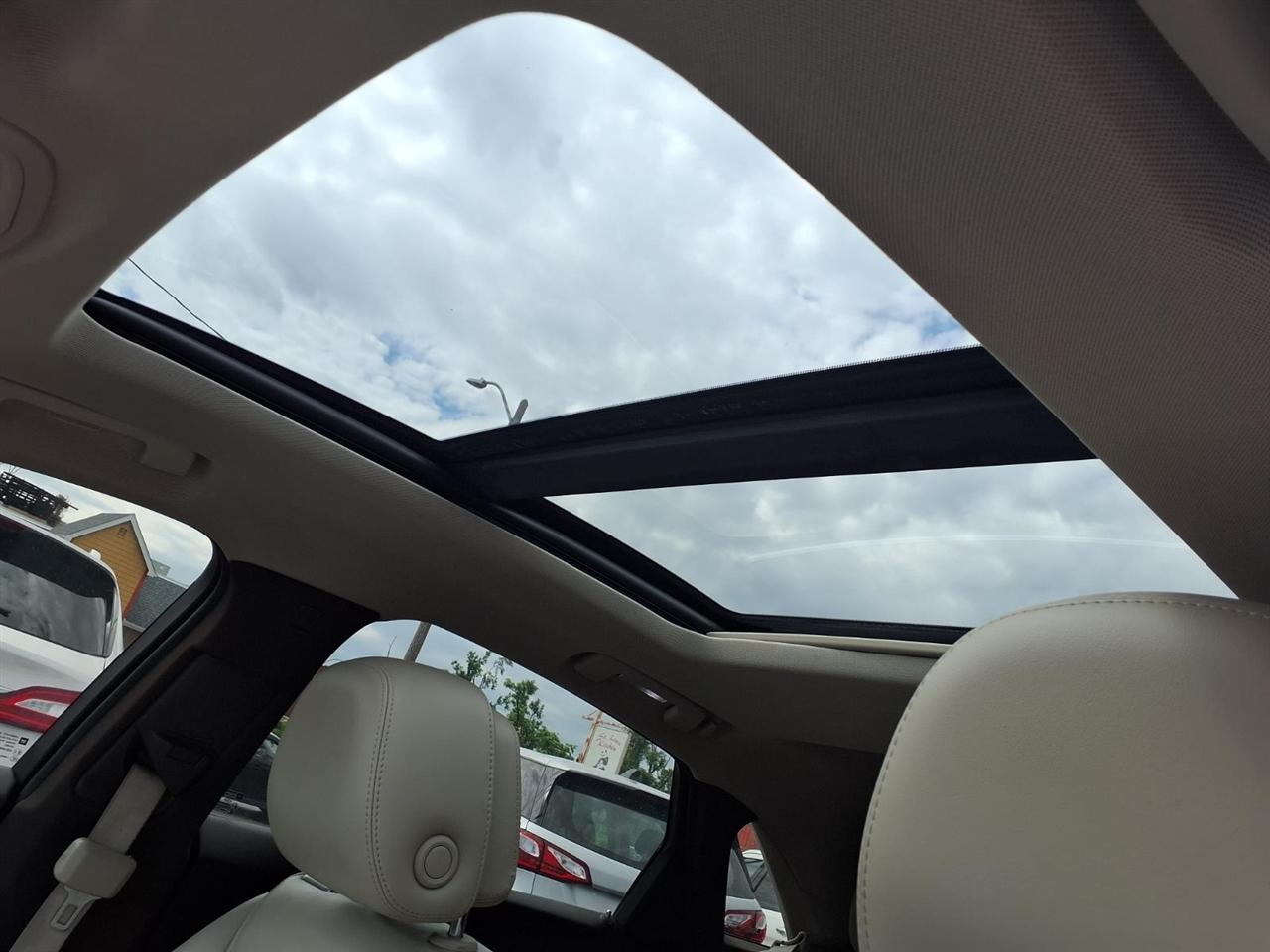 Cadillac XTS 4dr Sdn Premium FWD 2013