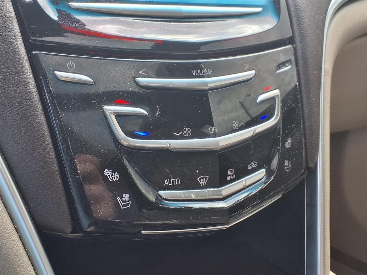 Cadillac XTS 4dr Sdn Premium FWD 2013