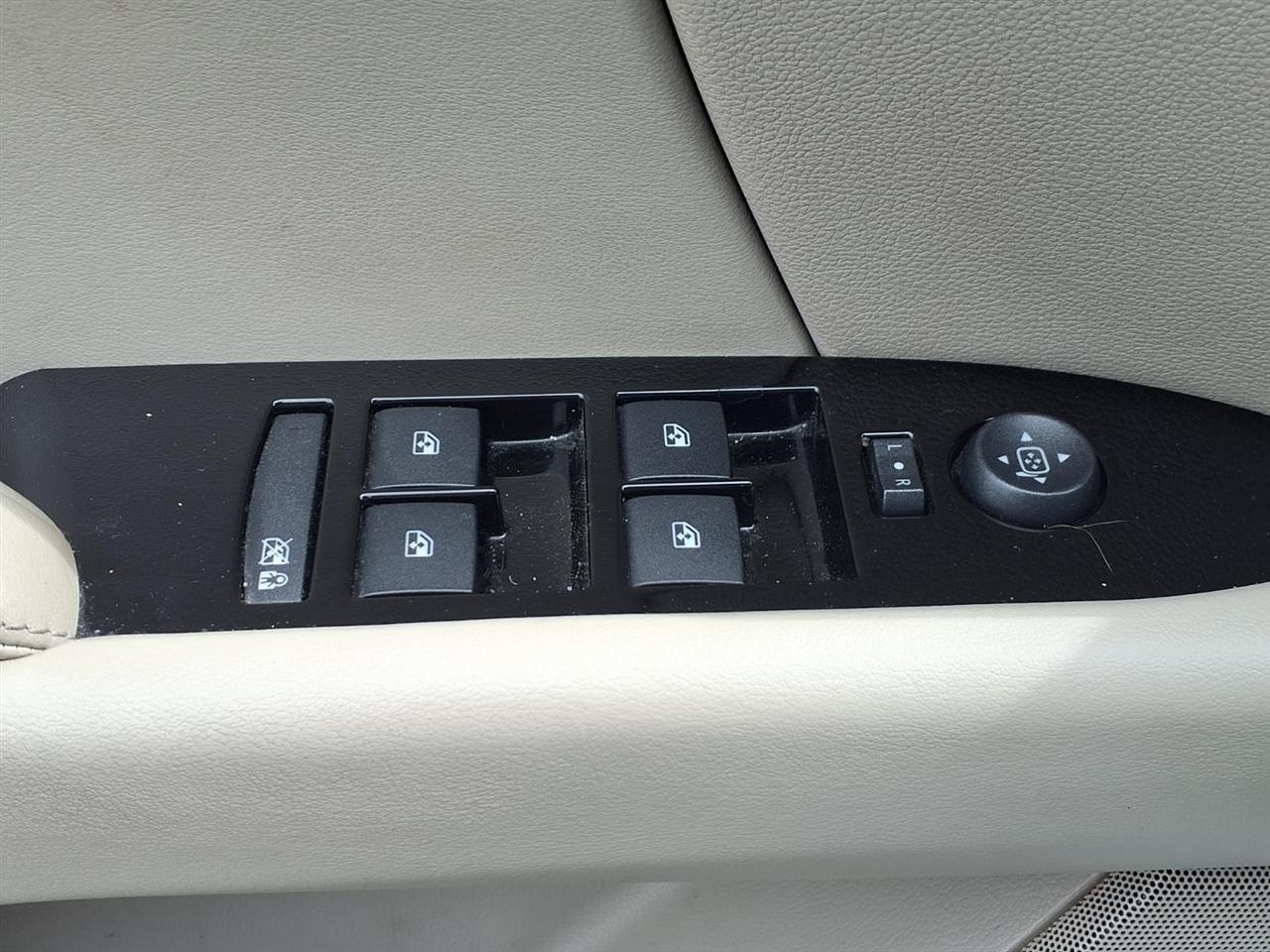 Cadillac XTS 4dr Sdn Premium FWD 2013