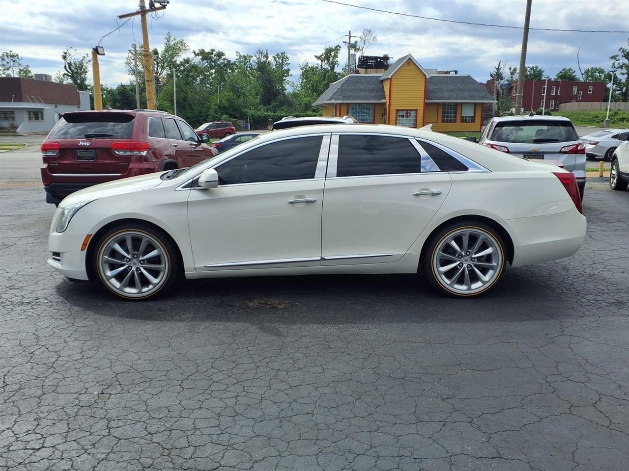 Cadillac XTS 4dr Sdn Premium FWD 2013