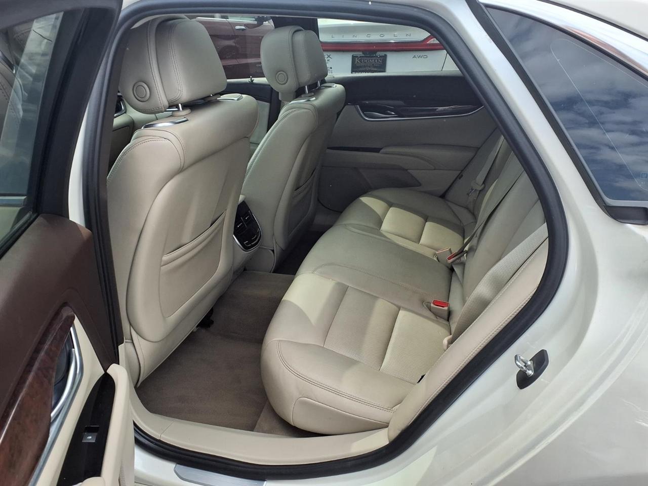 Cadillac XTS 4dr Sdn Premium FWD 2013
