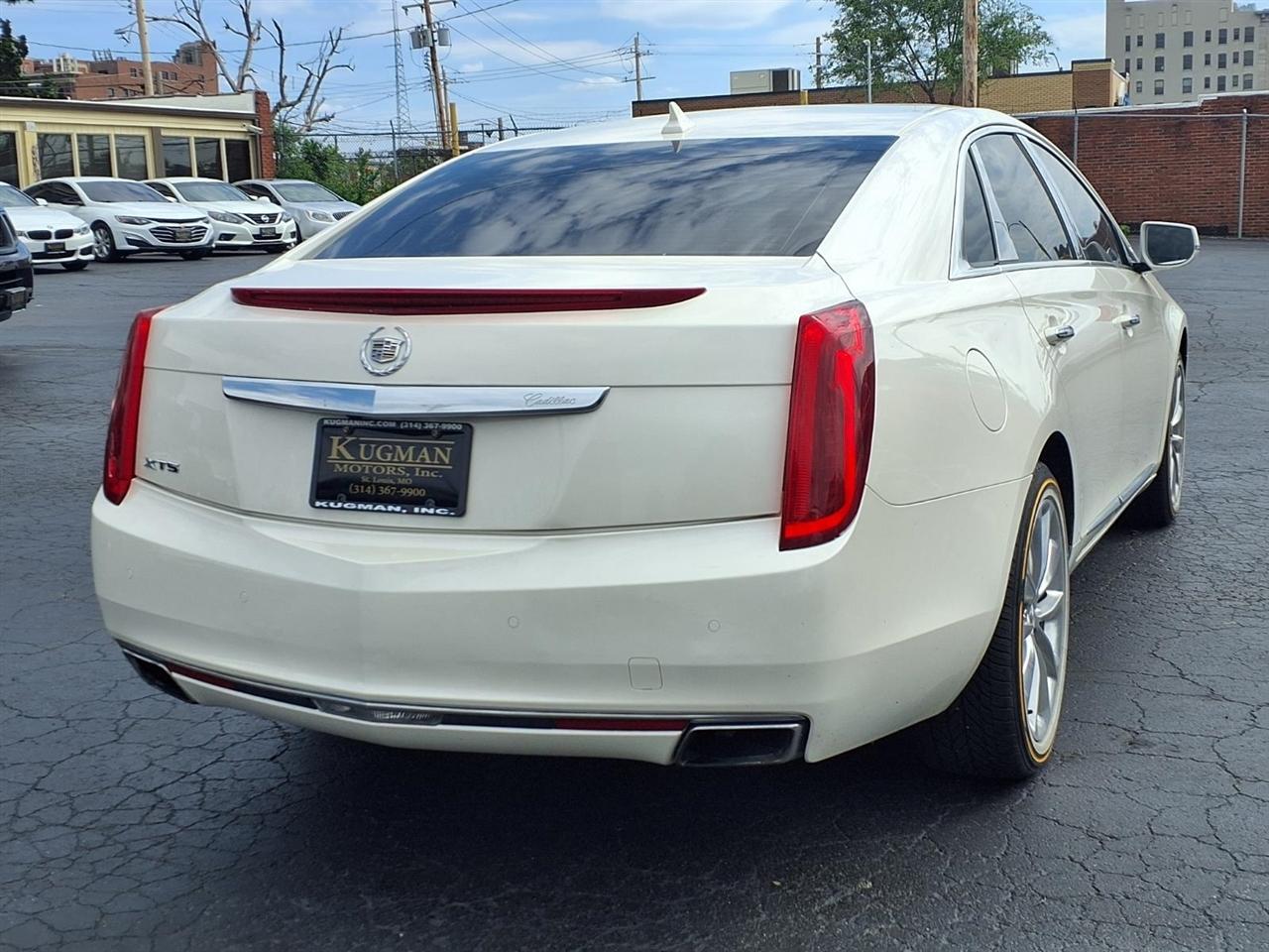 Cadillac XTS 4dr Sdn Premium FWD 2013