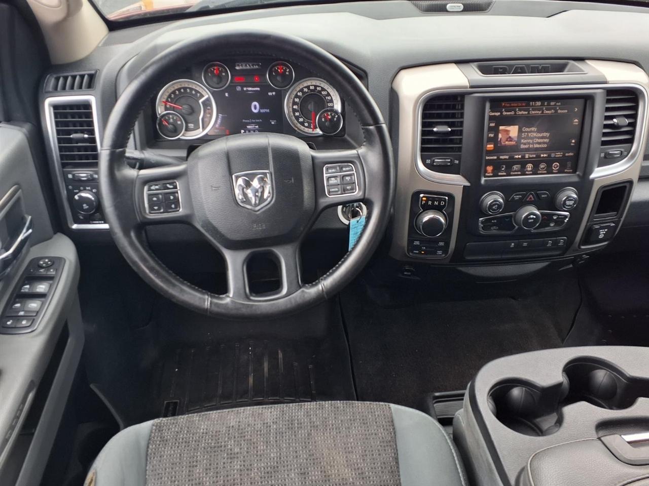 RAM 1500 SLT Crew Cab SWB 4WD 2016