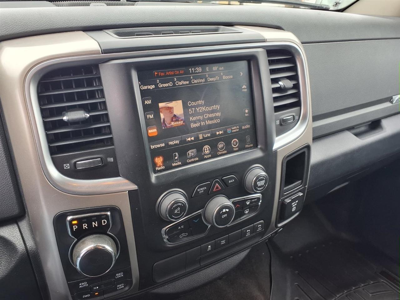RAM 1500 SLT Crew Cab SWB 4WD 2016