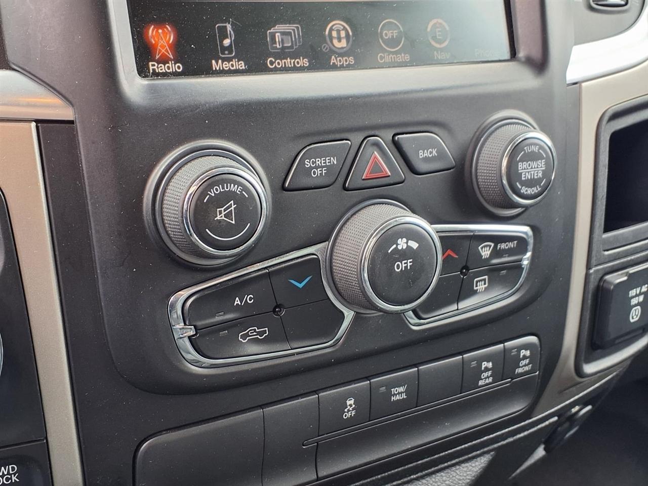 RAM 1500 SLT Crew Cab SWB 4WD 2016