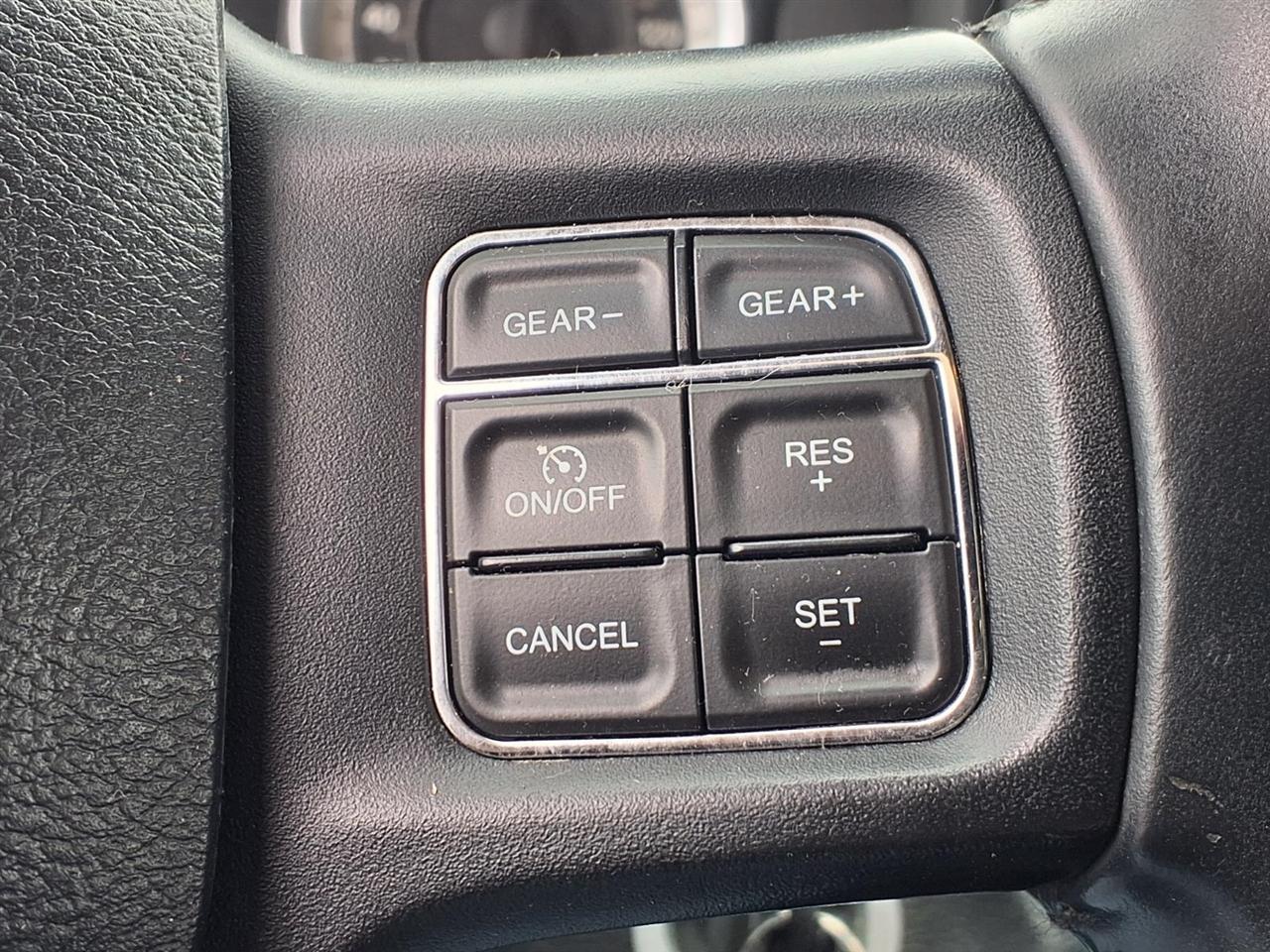 RAM 1500 SLT Crew Cab SWB 4WD 2016