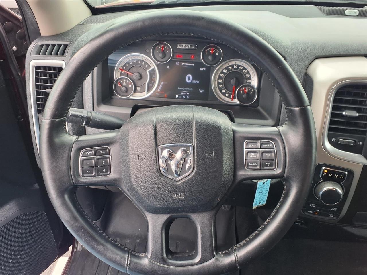 RAM 1500 SLT Crew Cab SWB 4WD 2016