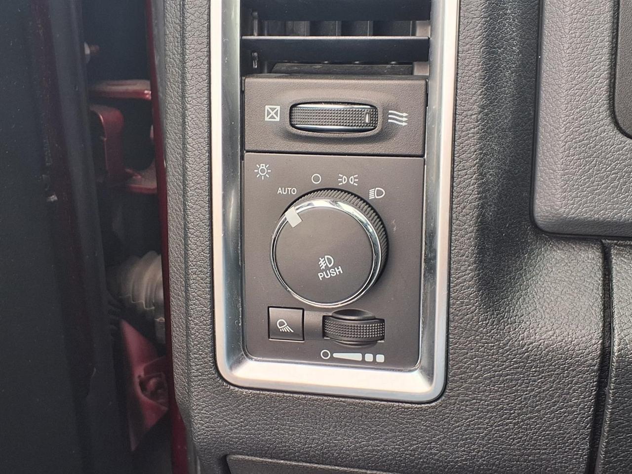RAM 1500 SLT Crew Cab SWB 4WD 2016