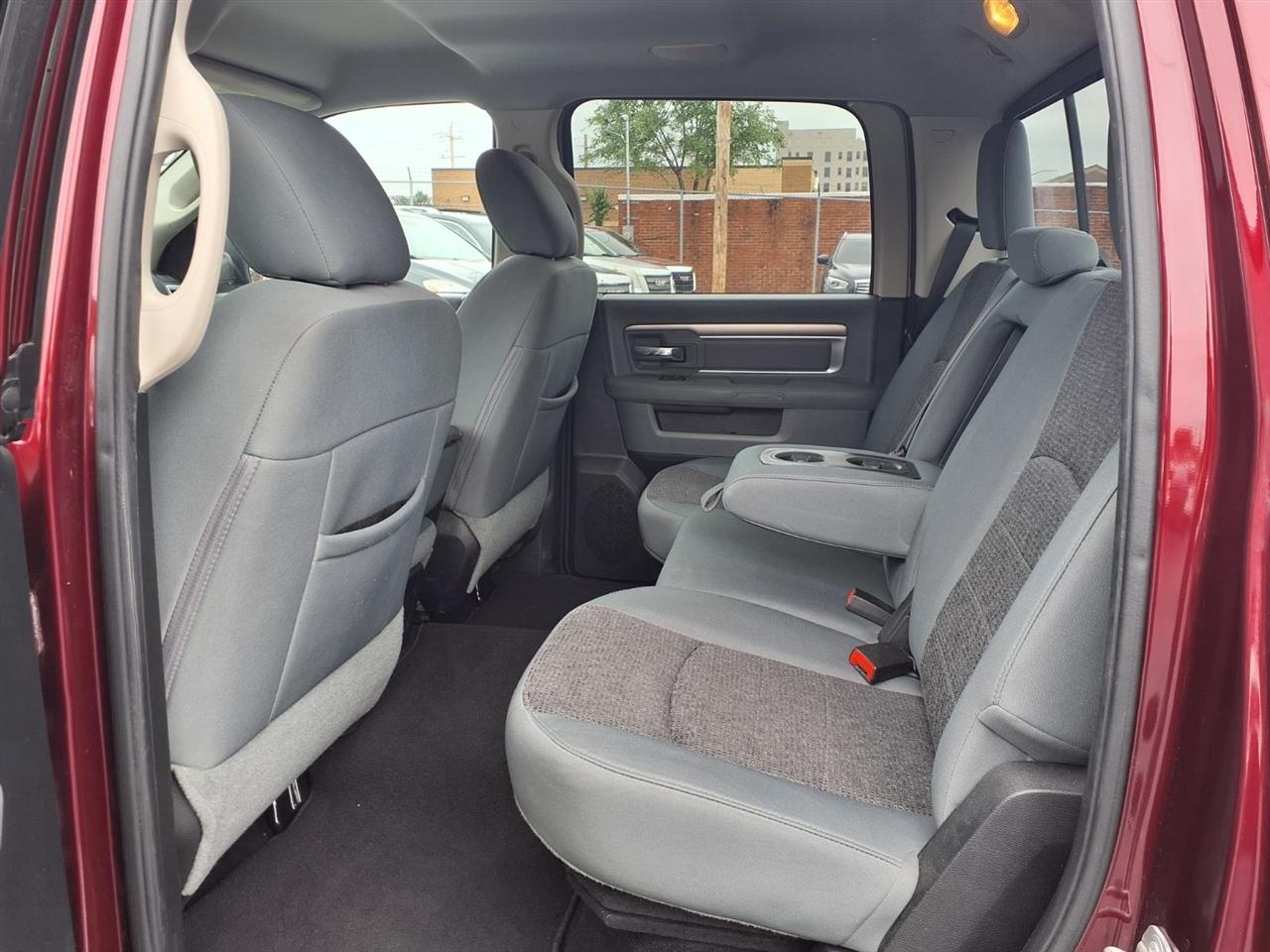 RAM 1500 SLT Crew Cab SWB 4WD 2016