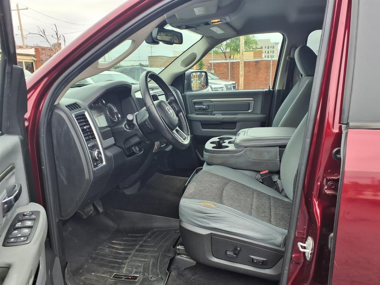 RAM 1500 SLT Crew Cab SWB 4WD 2016