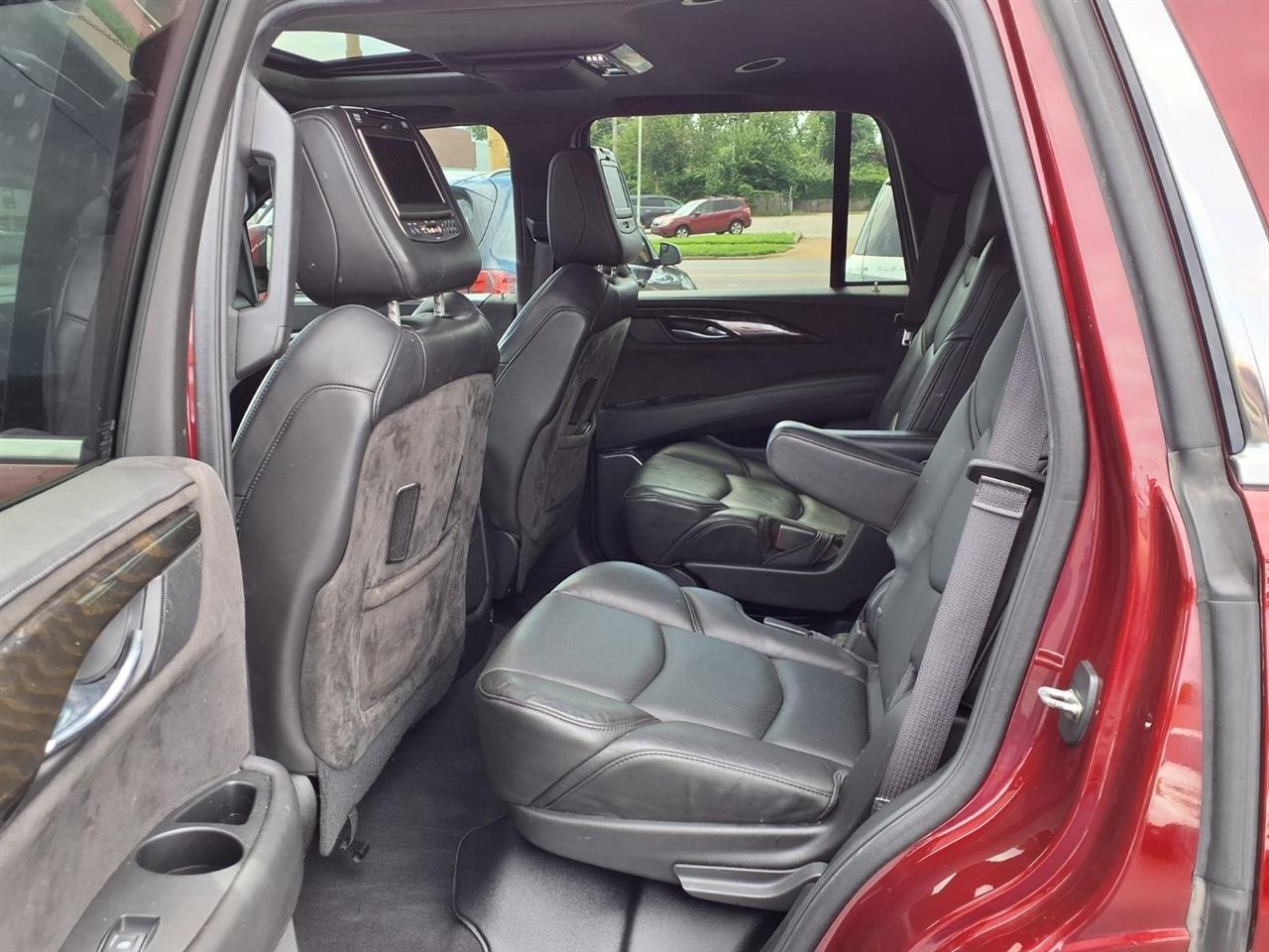 Cadillac Escalade Platinum 4WD 2016