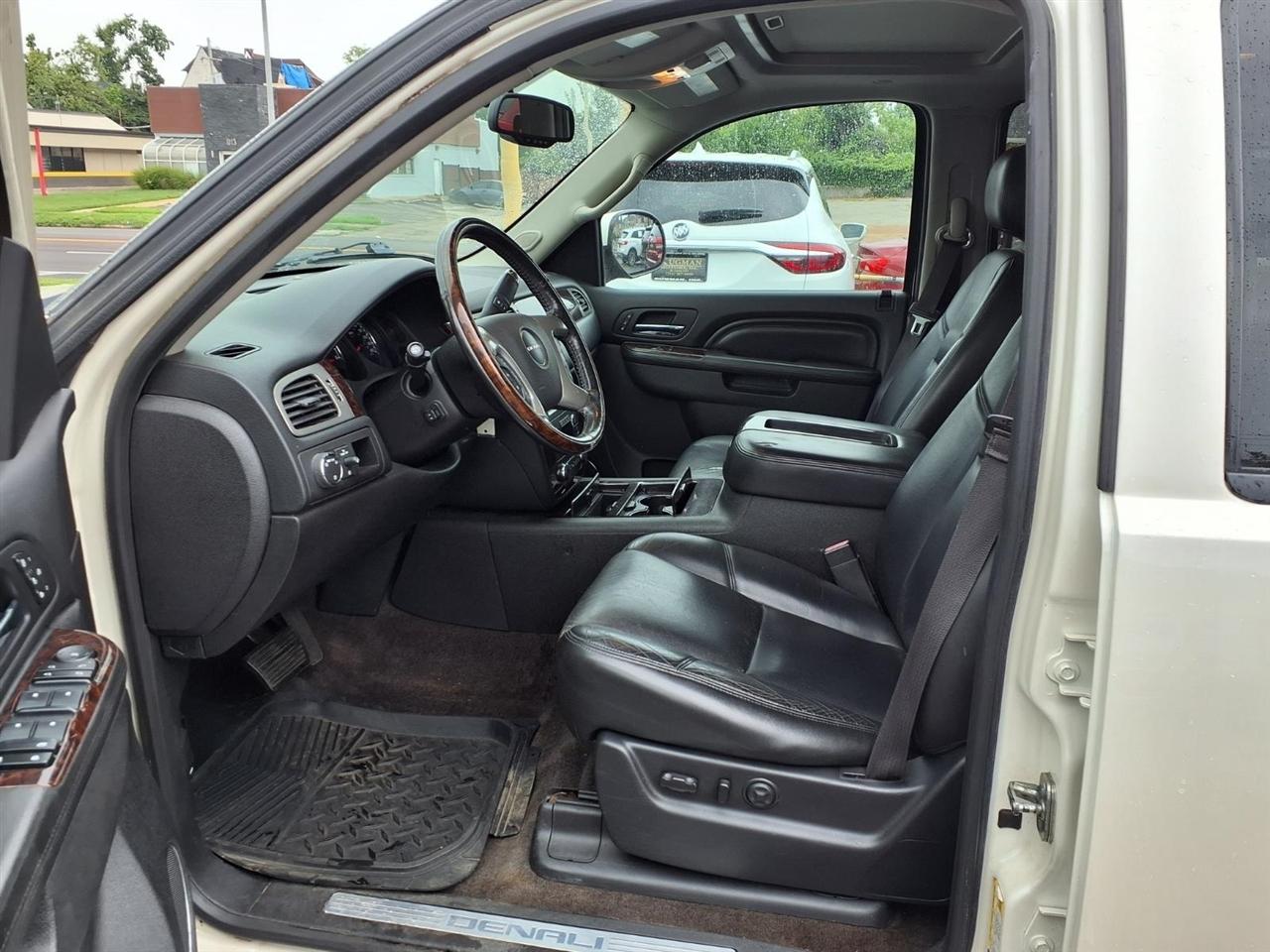 GMC Yukon Denali 4WD 2014