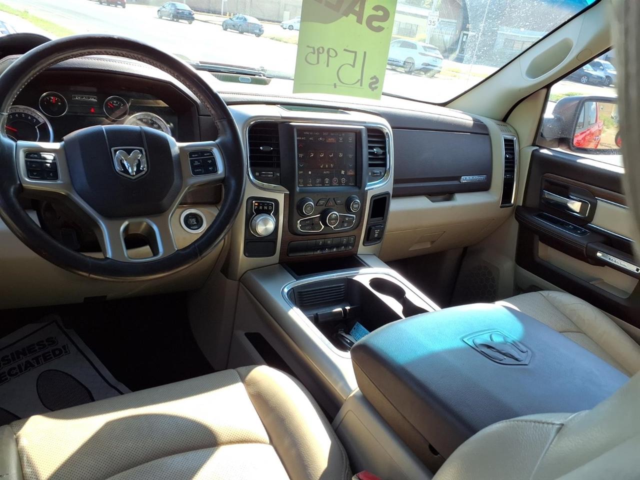 RAM 1500 Laramie Crew Cab SWB 2WD 2016