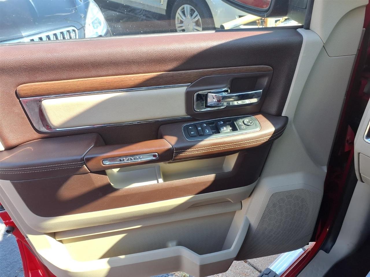 RAM 1500 Laramie Crew Cab SWB 2WD 2016